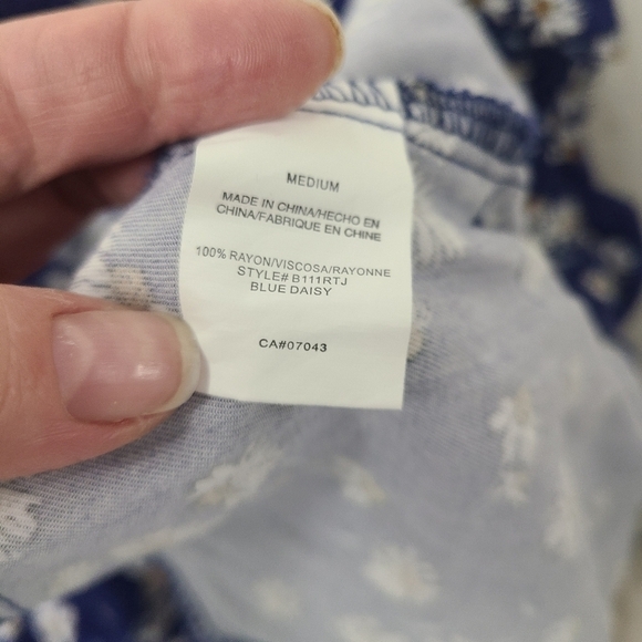 THREAD + Supply Blue Floral Paperbag Shorts - Size Medium - Picture 5 of 5